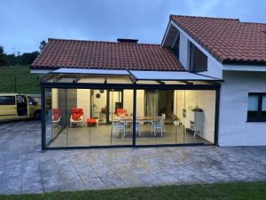 Toldos Antolín Cerramientos para porches en Cantabria. Disfruta de tu hogar todo el año 