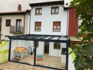 Toldos Antolín Cerramientos para porches en Cantabria. Disfruta de tu hogar todo el año 