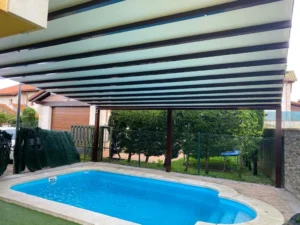 Toldos Antolín ¿Es posible usar una pérgola para un cerramiento de piscina?  Toldos Antolín ¿Es posible usar una pérgola para un cerramiento de piscina?