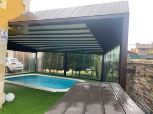 Toldos Antolín ¿Es posible usar una pérgola para un cerramiento de piscina?  Toldos Antolín ¿Es posible usar una pérgola para un cerramiento de piscina?