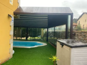 Toldos Antolín ¿Es posible usar una pérgola para un cerramiento de piscina?  Toldos Antolín ¿Es posible usar una pérgola para un cerramiento de piscina?