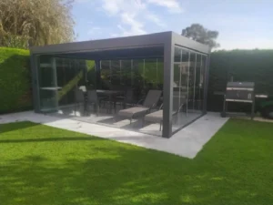 Toldos Antolín Pérgola bioclimática + cortina corredera 